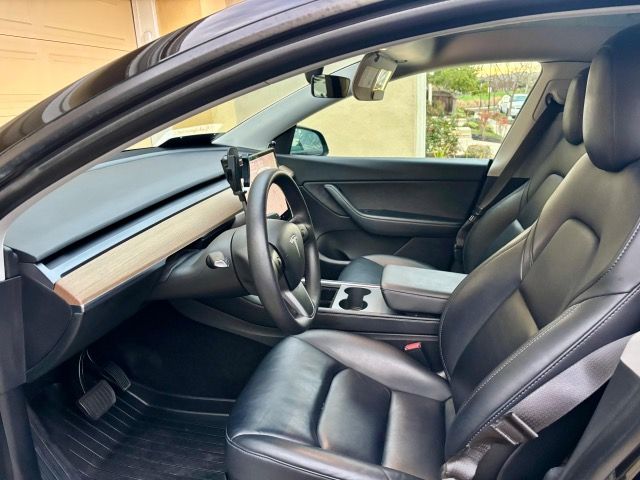 Used 2021 Tesla Model Y Long Range AWD/4WD image 2