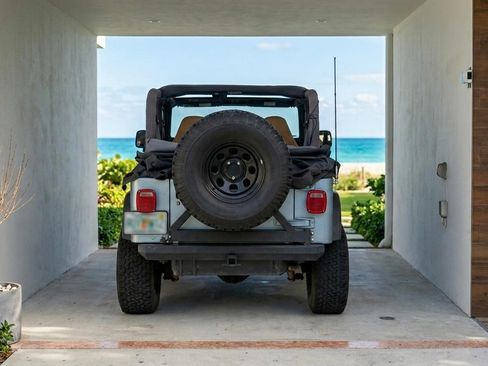 Used 1997 Jeep Wrangler Sport image 2