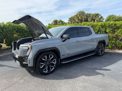 Used 2024 GMC Sierra EV Denali image 4