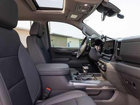 Used 2024 Chevrolet Silverado 1500 LT Trail Boss w/ LT Trail Boss Premium Package AWD/4WD image 26
