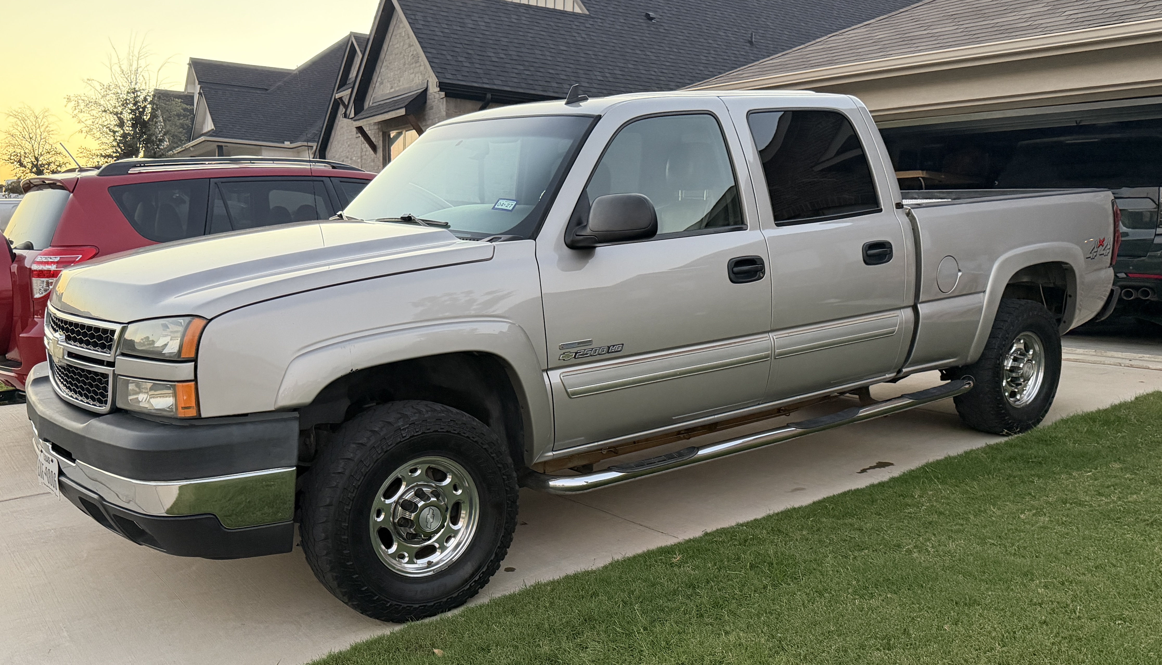 Used 2006 Chevrolet Silverado 2500 LT w/ Heavy-Duty Power Package AWD/4WD image 2