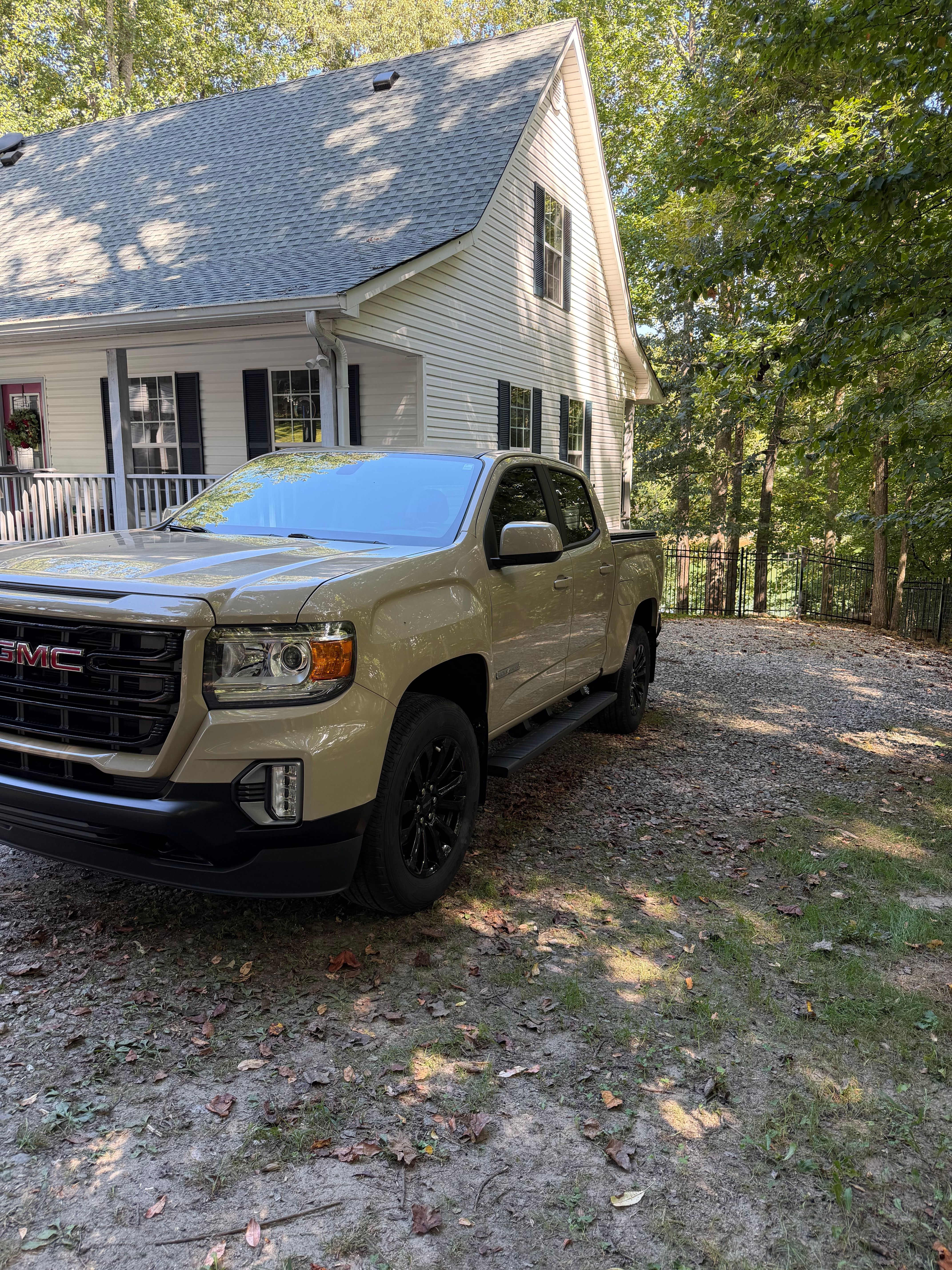 Used 2022 GMC Canyon Elevation w/ Elevation Premium Package AWD/4WD image 2
