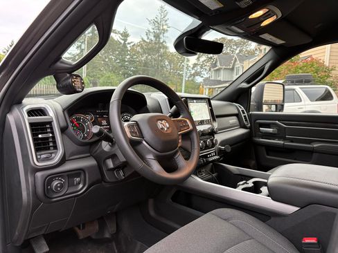 Used 2024 RAM 3500 Big Horn w/ Sport Appearance Package image 10