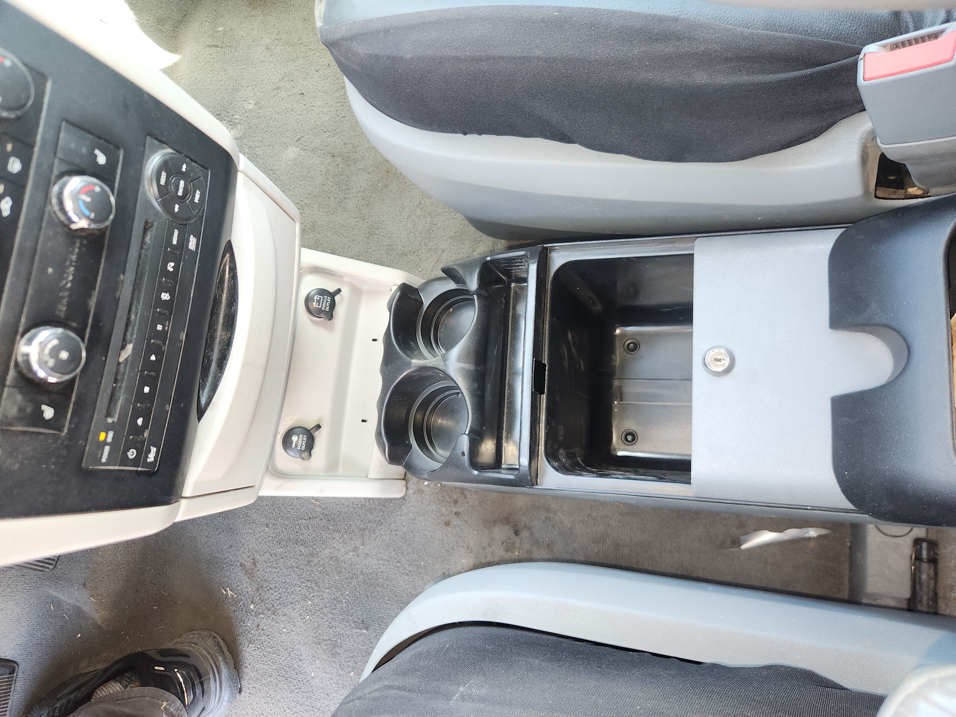 Used 2012 Volkswagen Routan SE FWD image 17