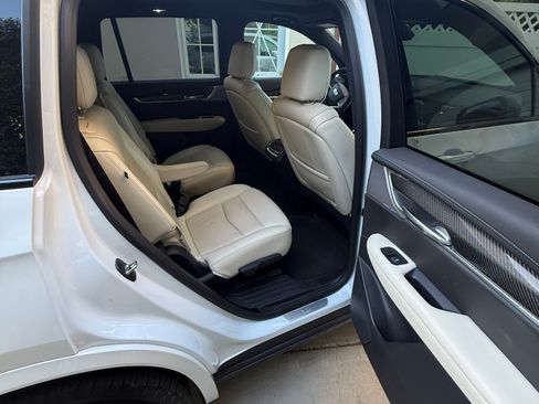 Used 2023 Cadillac XT6 Sport w/ Technology Package AWD/4WD image 16