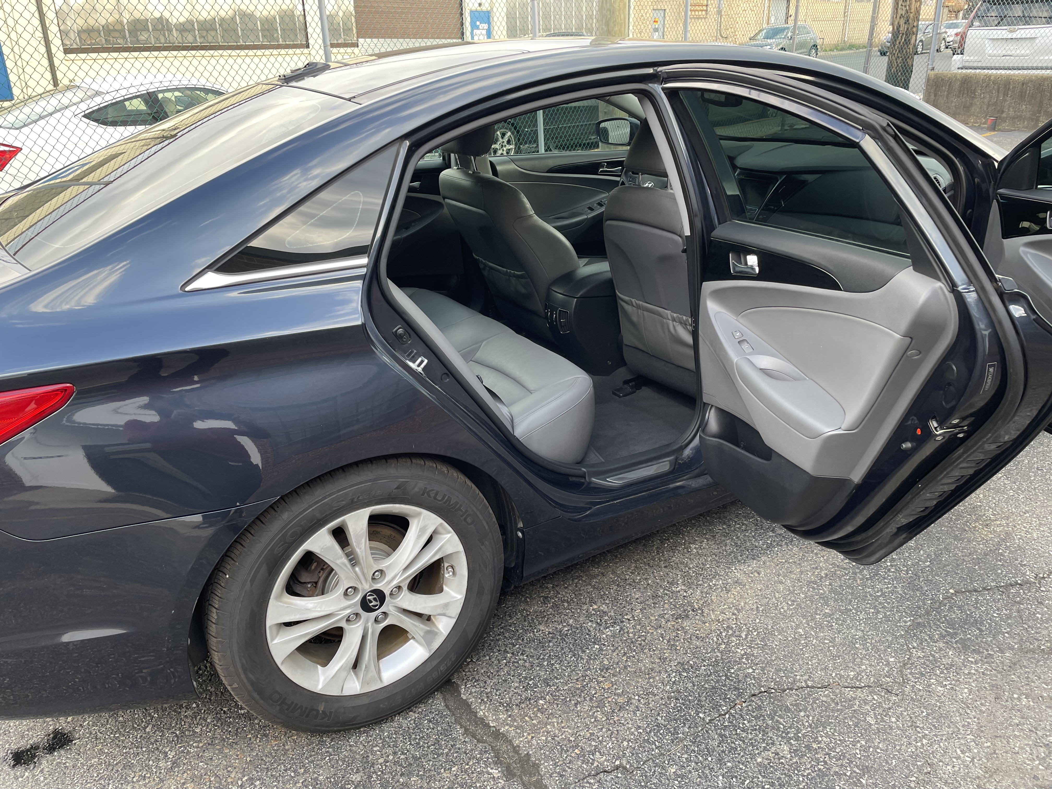 Used 2013 Hyundai Sonata Limited w/ Premium Pkg FWD image 8