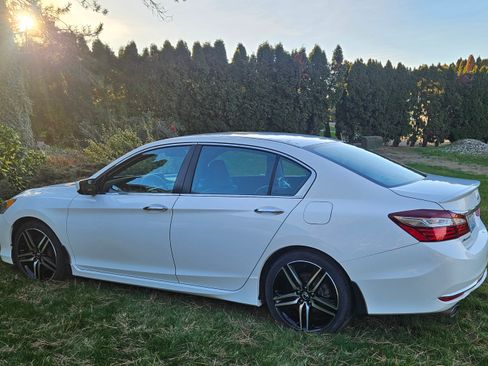 Used 2017 Honda Accord Sport Special Edition image 4