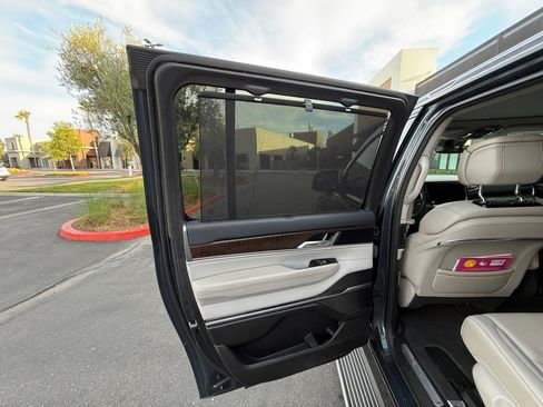 Used 2023 Jeep Grand Wagoneer L 4WD w/ Flexible Seating Group image 15