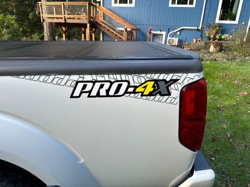 Used 2017 Nissan Frontier PRO-4X w/ Pro-4x Graphics Package image 11