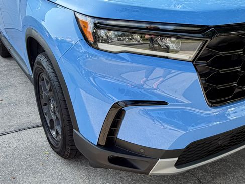 Used 2024 Honda Pilot TrailSport image 2