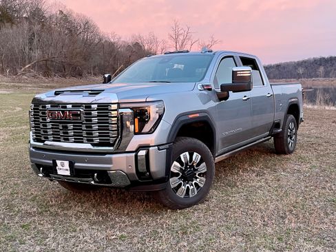 Used 2025 GMC Sierra 2500 Denali w/ Denali Reserve Package AWD/4WD image 1