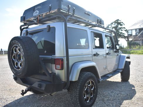 Used 2014 Jeep Wrangler Unlimited Sahara image 6