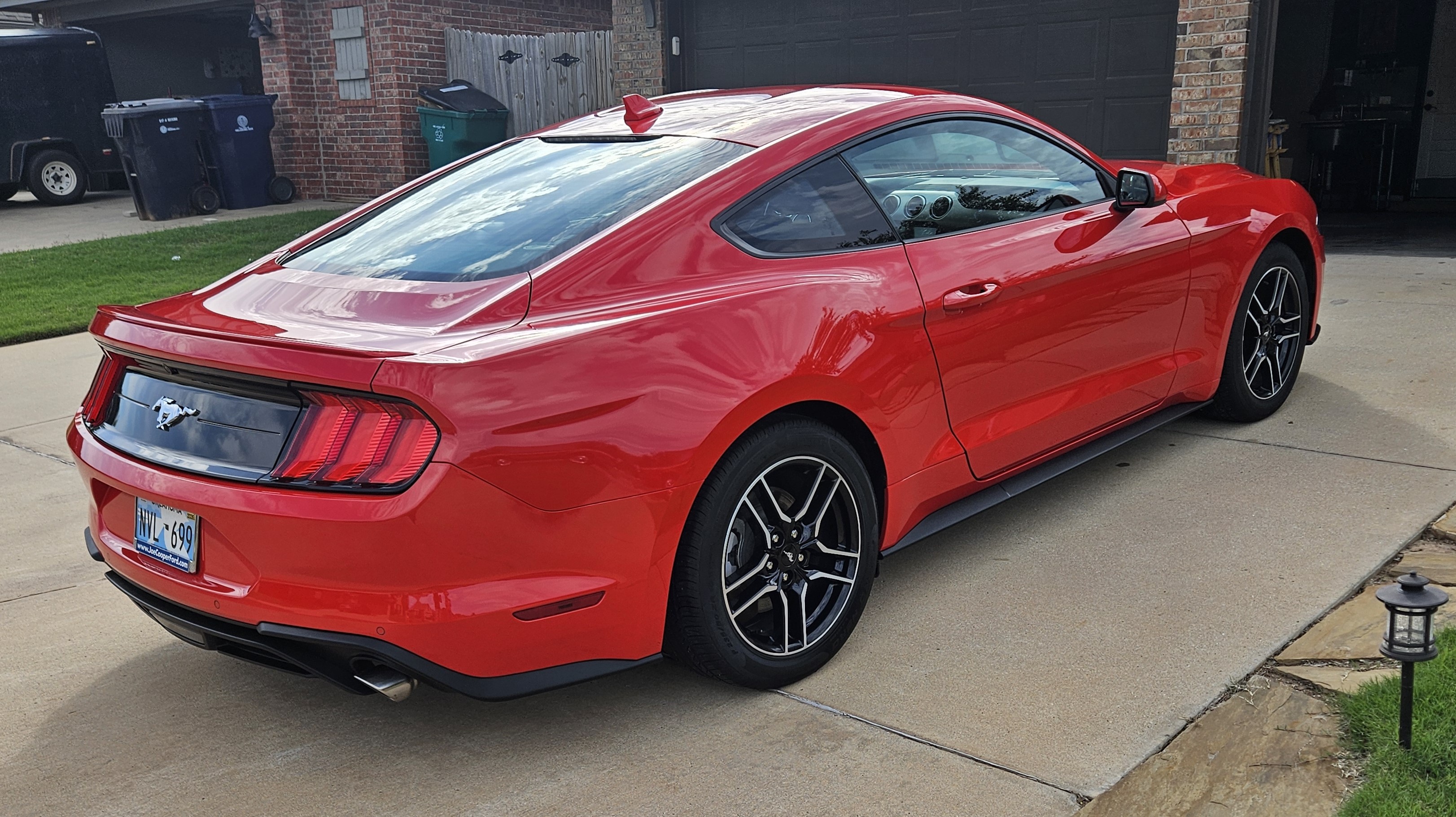 Used 2022 Ford Mustang Premium RWD image 5