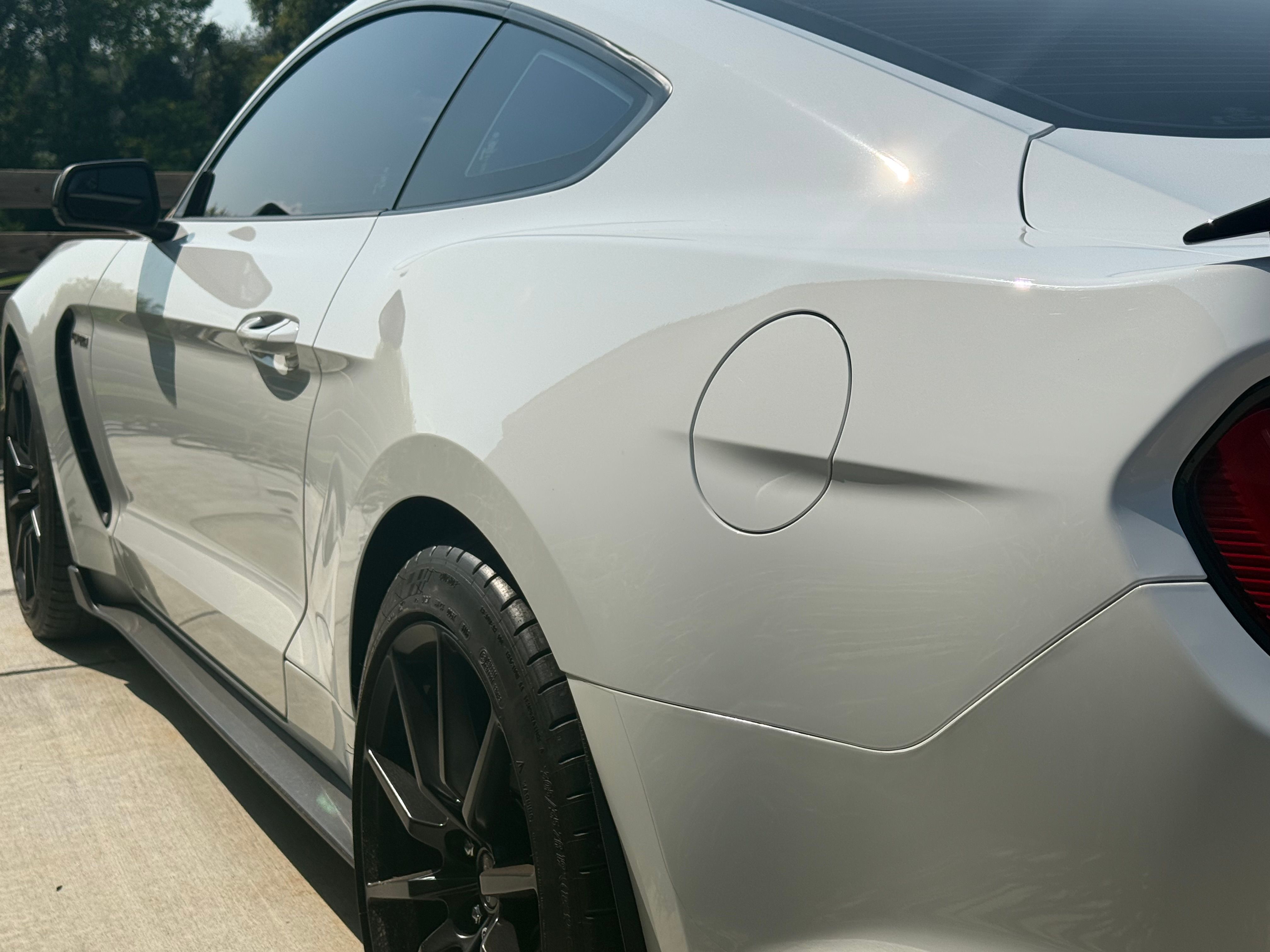 Used 2017 Ford Mustang Shelby GT350 RWD image 5