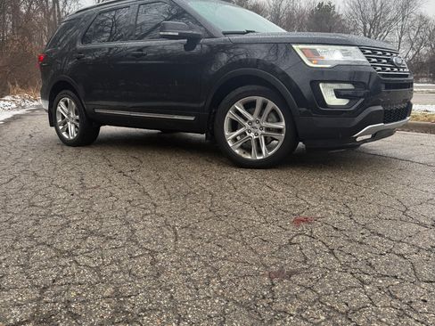 Used 2017 Ford Explorer XLT w/ Equipment Group 202A image 24