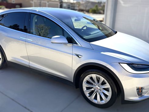 Used 2017 Tesla Model X 100D image 4