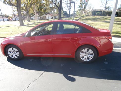 Used 2014 Chevrolet Cruze LS image 10