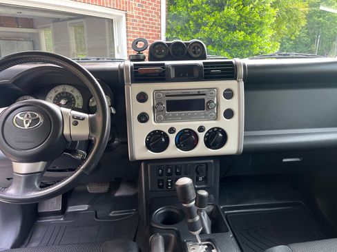Used 2012 Toyota FJ Cruiser 4WD w/ Upgrade Pkg image 10