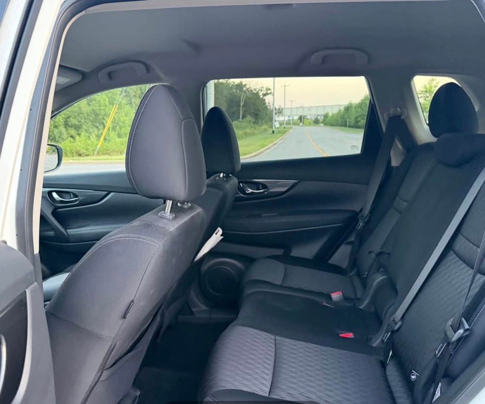 Used 2020 Nissan Rogue SV FWD image 9