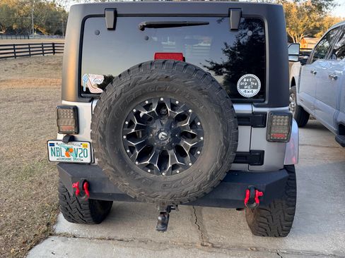 Used 2018 Jeep Wrangler Unlimited Sahara w/ Connectivity Group image 10