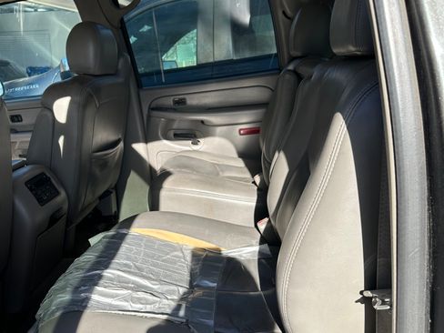 Used 2004 Chevrolet Suburban LS RWD image 17