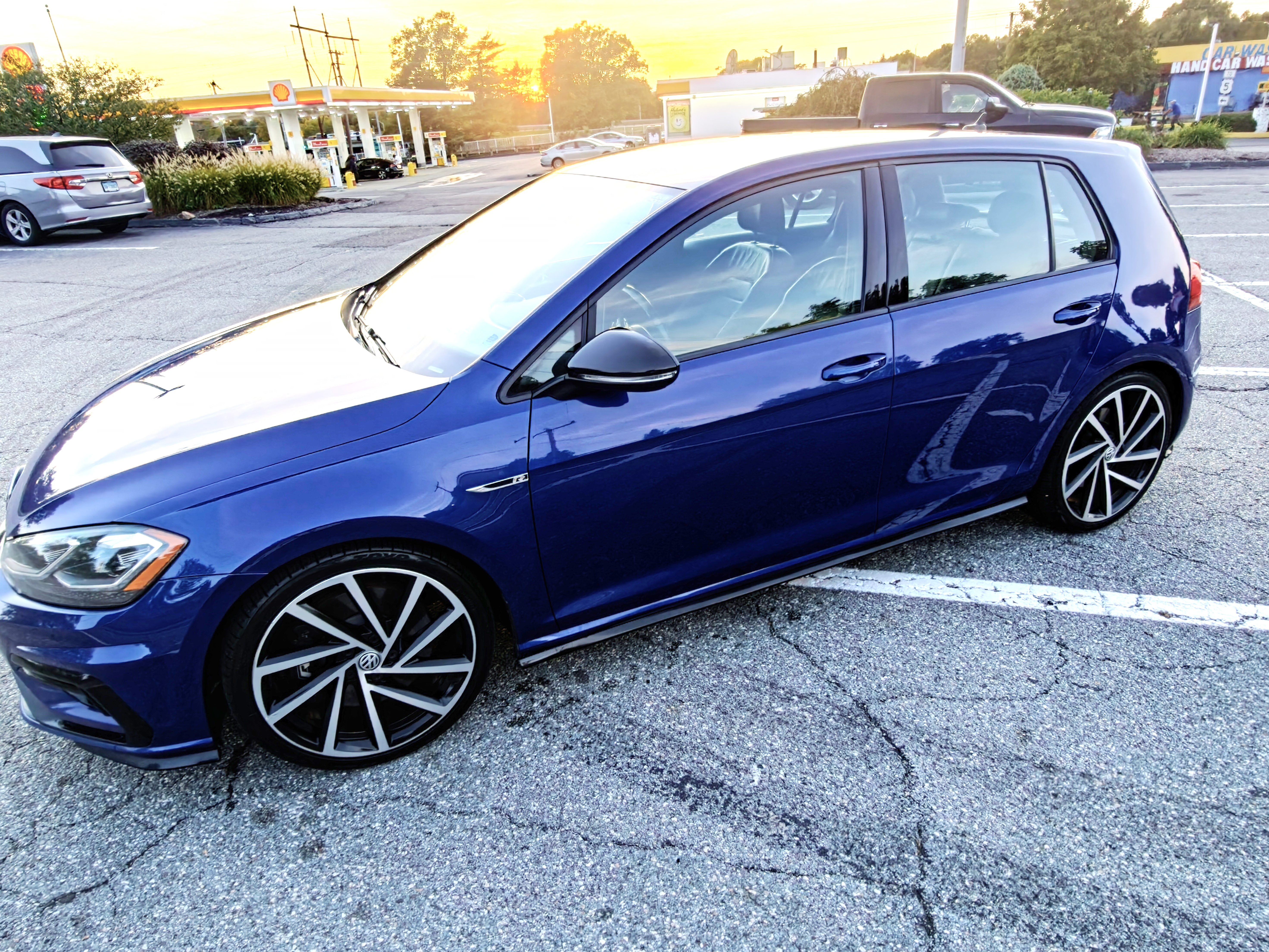 Used 2018 Volkswagen Golf 4-Door AWD/4WD image 1