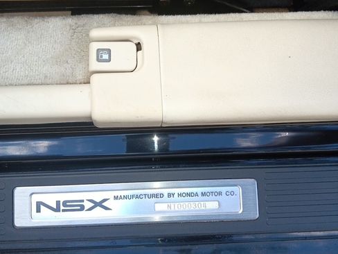 Used 1992 Acura NSX image 2