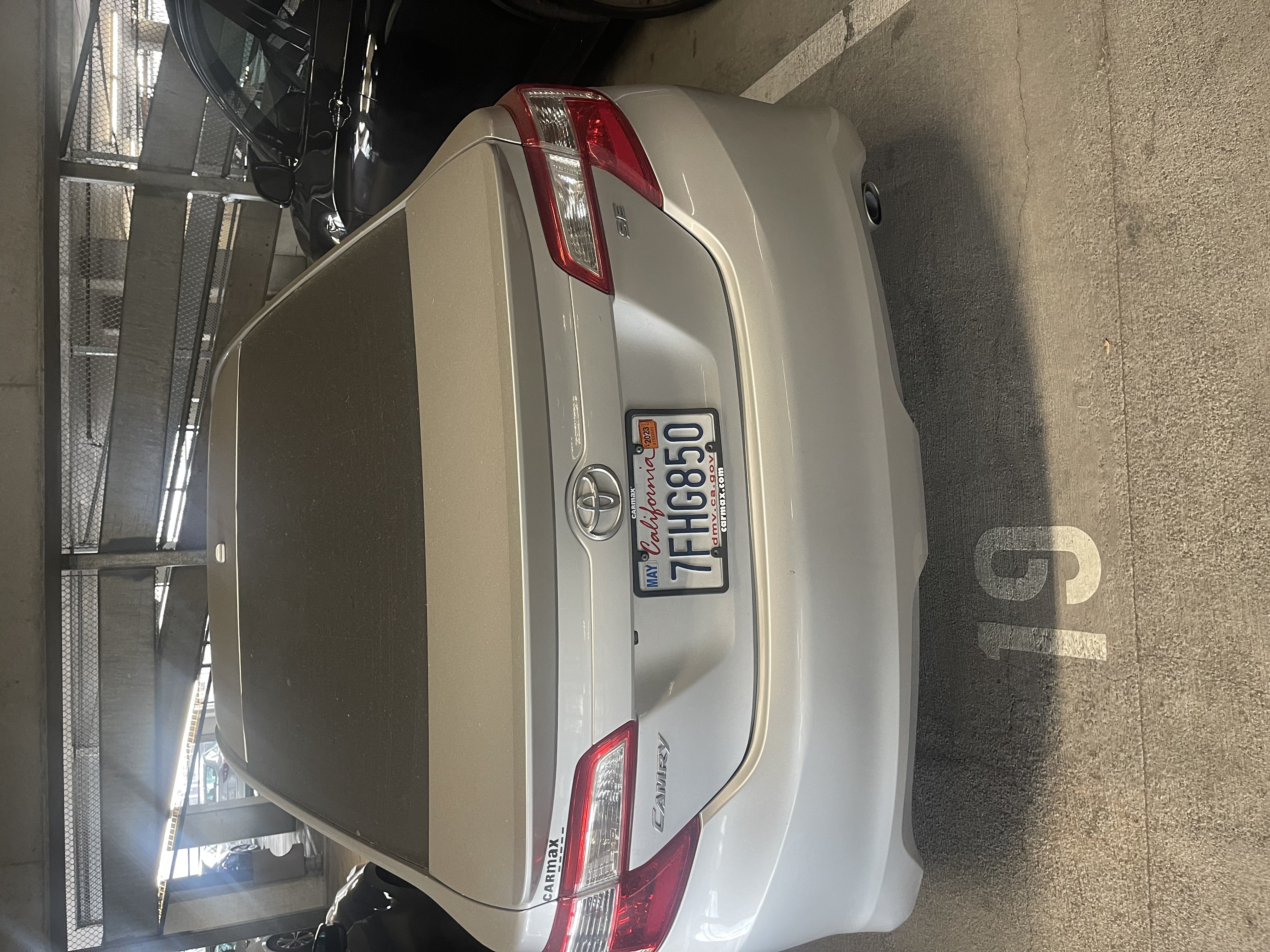 Used 2014 Toyota Camry SE w/ Moonroof Package FWD image 8