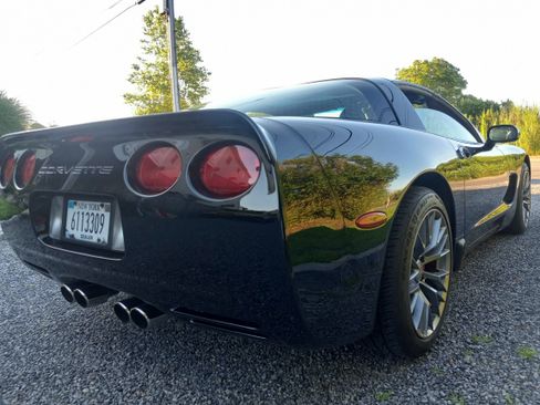 Used 1998 Chevrolet Corvette Coupe w/ Roof Pkg image 5