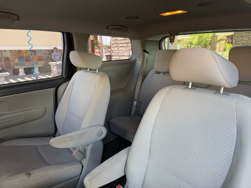 Used 2016 Kia Sedona L FWD image 14