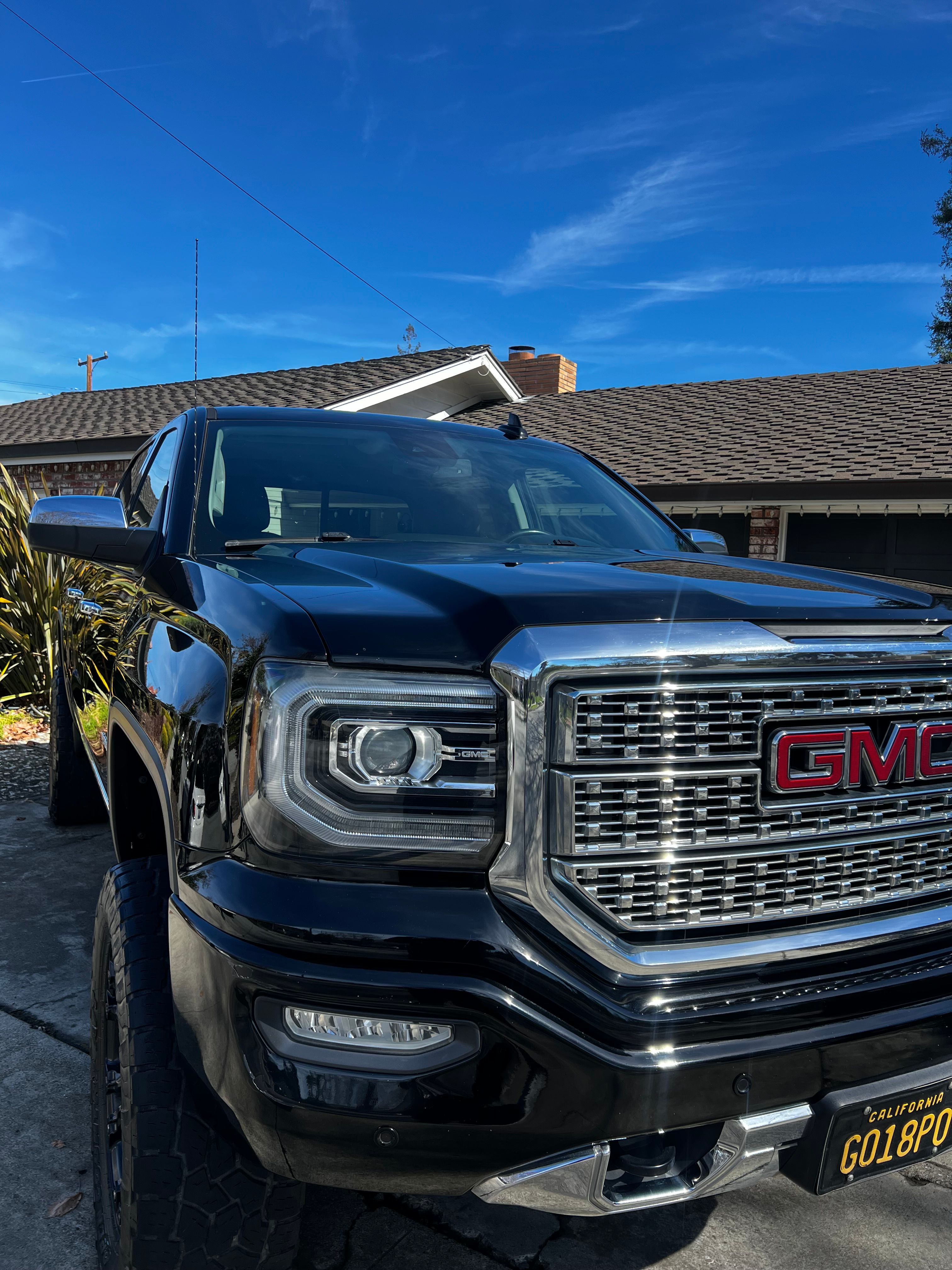 Used 2016 GMC Sierra 1500 Denali w/ Enhanced Driver Alert Package AWD/4WD image 12