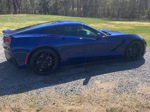 Used 2019 Chevrolet Corvette Stingray Coupe w/ Carbon Flash Badge Package image 4