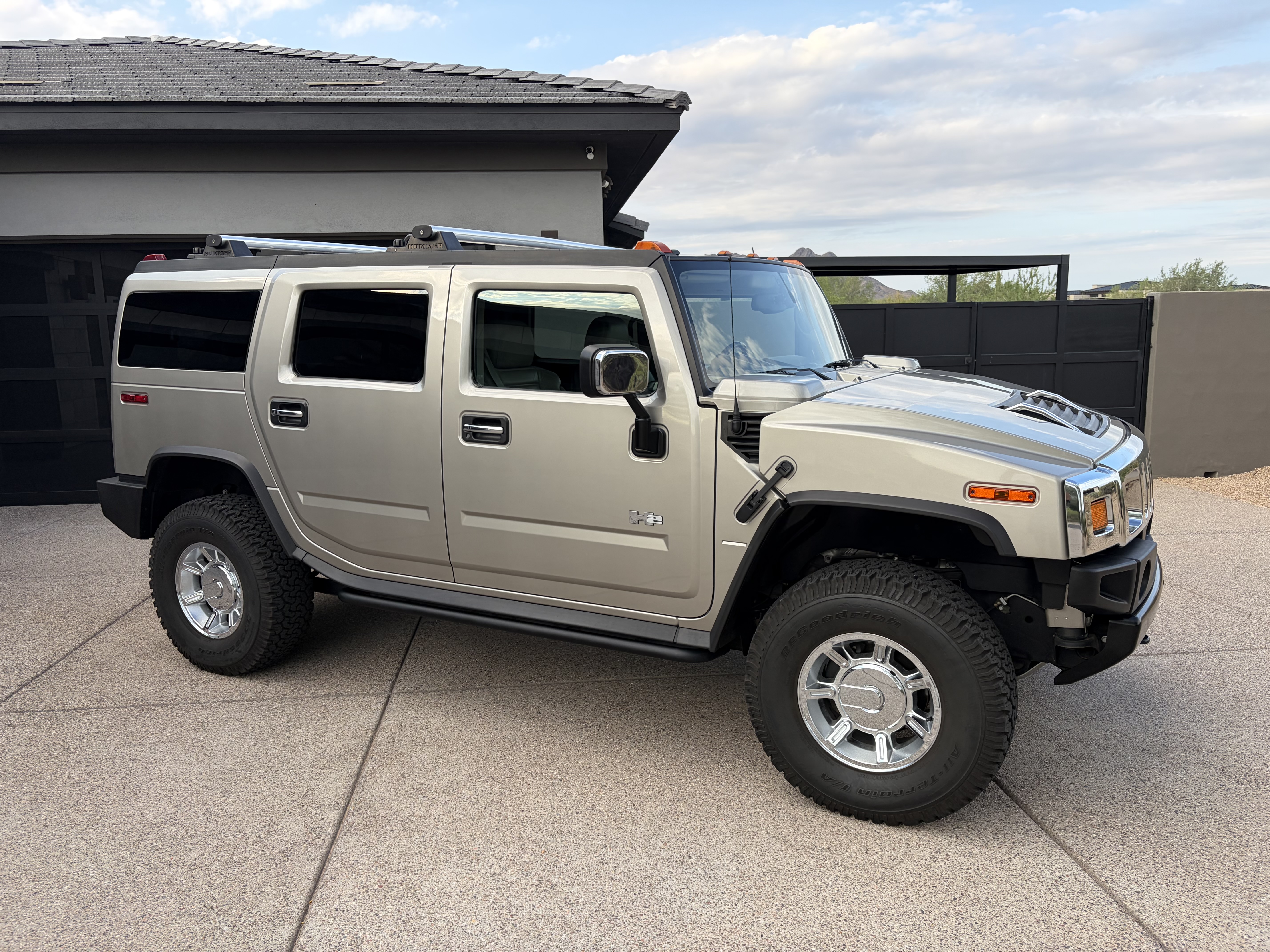 Used 2004 HUMMER H2 w/ Preferred Equipment Group AWD/4WD image 1