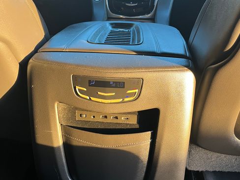 Used 2019 Cadillac Escalade ESV Luxury image 15