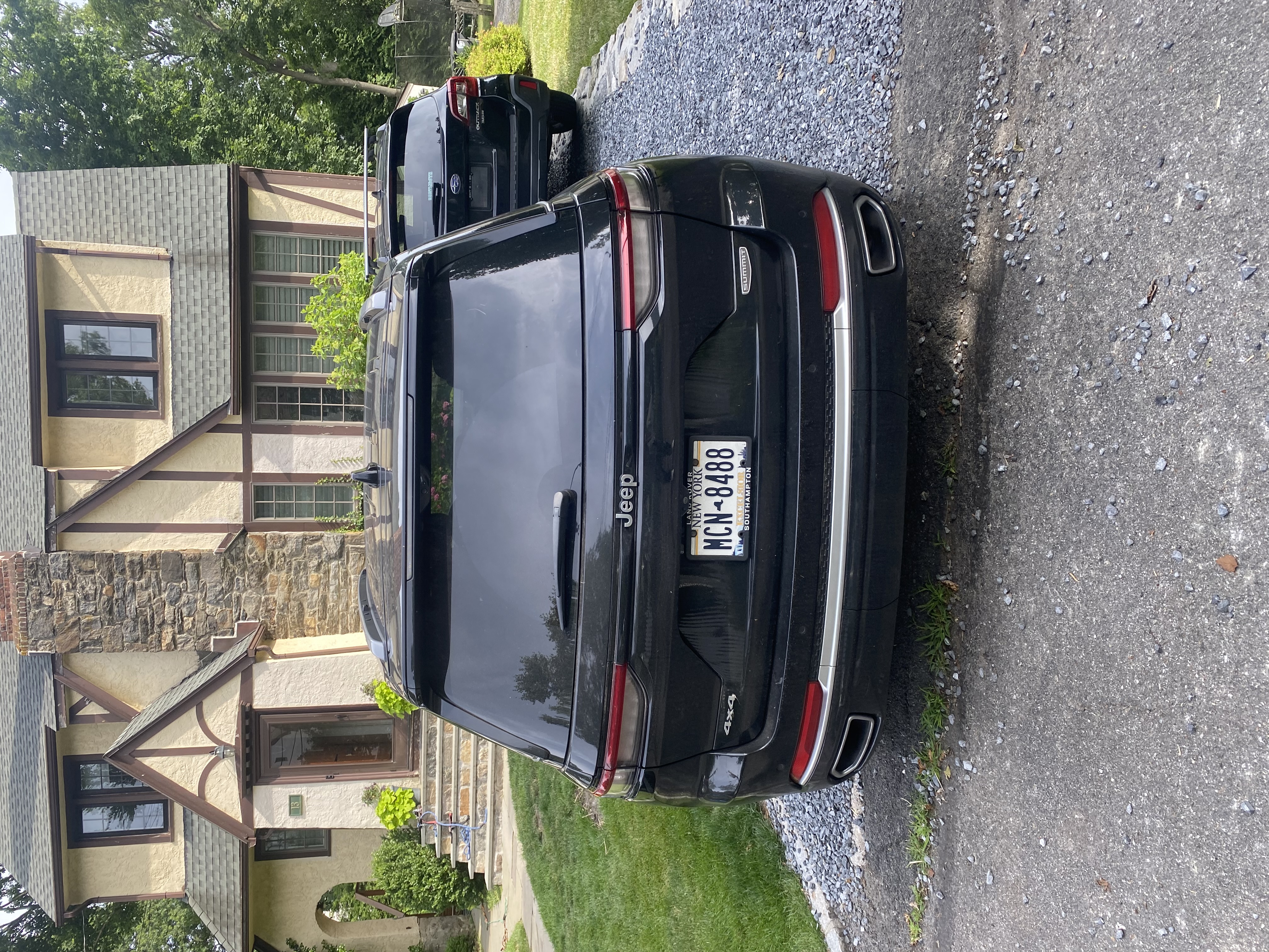 Used 2022 Jeep Grand Cherokee Summit AWD/4WD image 5