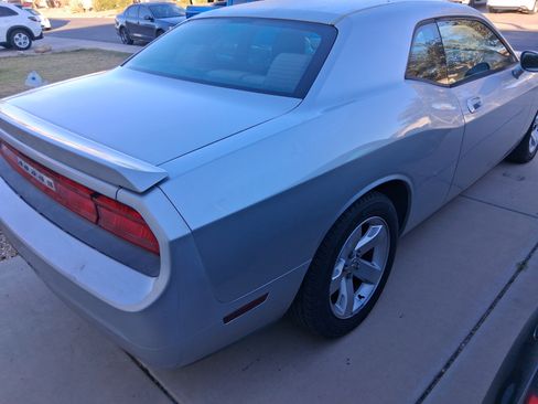 Used 2010 Dodge Challenger R/T image 8