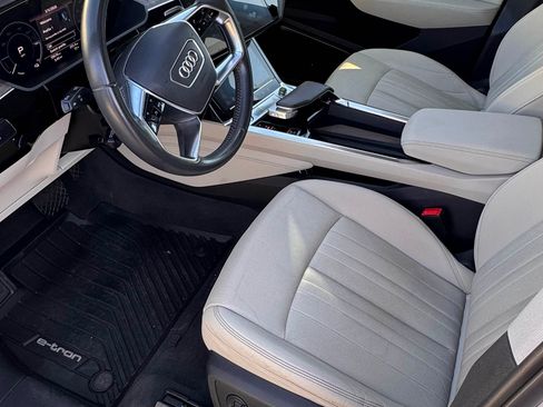 Used 2019 Audi e-tron Premium Plus image 8