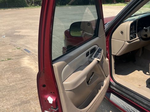 Used 2004 GMC Yukon Denali image 6