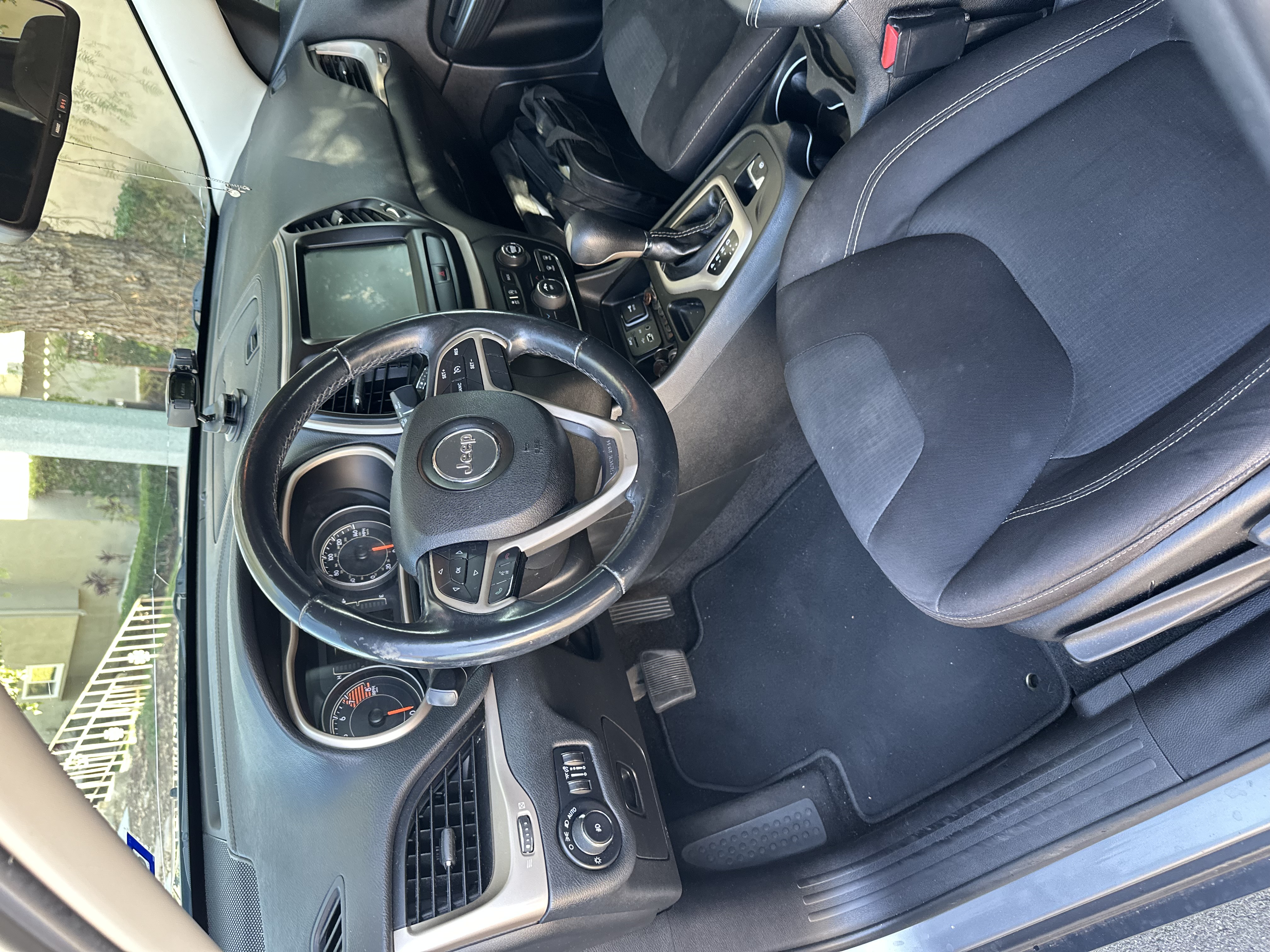 Used 2016 Jeep Cherokee Latitude FWD image 5