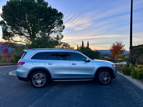 Used 2022 Mercedes-Benz GLS 450 4MATIC image 4