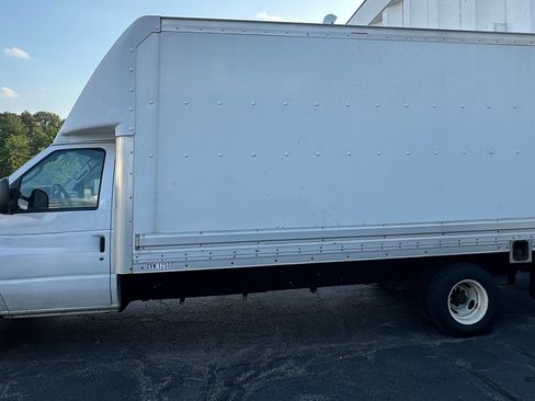 Used 2017 Ford E-350 and Econoline 350 Super Duty image 6