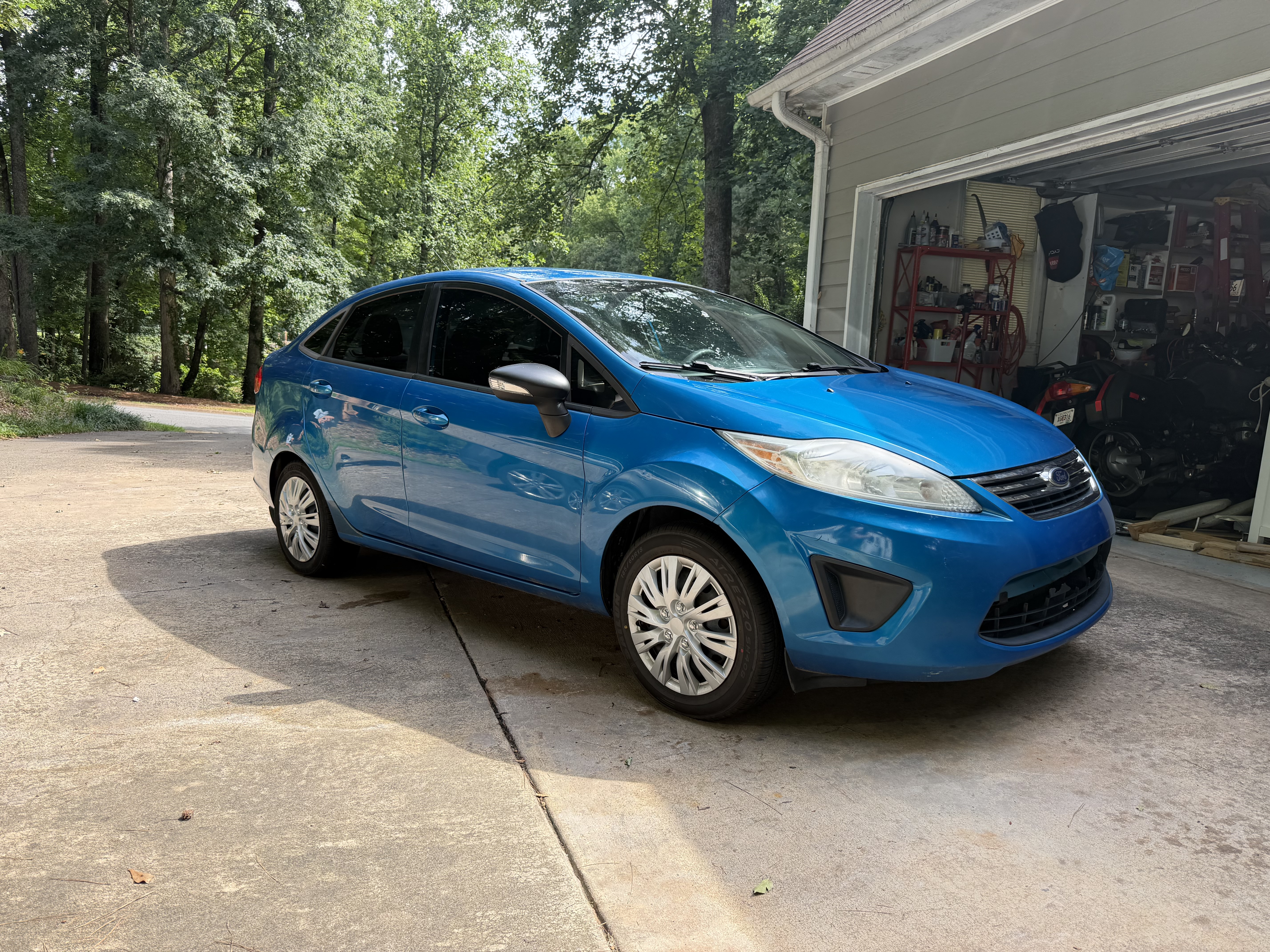Used 2013 Ford Fiesta SE FWD image 2