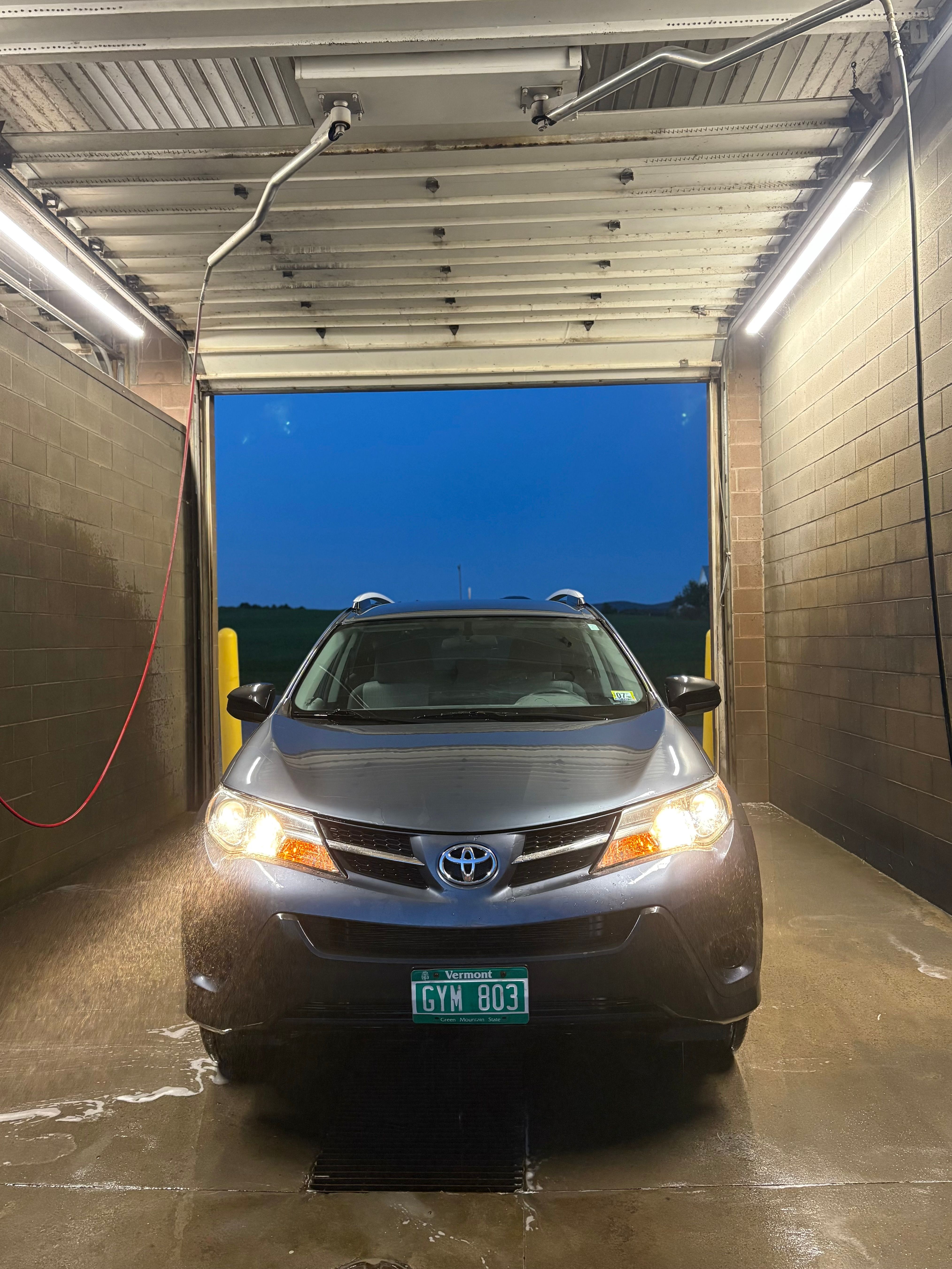 Used 2013 Toyota RAV4 LE AWD/4WD image 1
