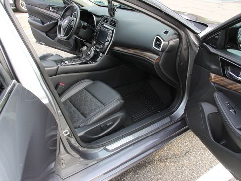 Used 2016 Nissan Maxima Platinum w/ Interior Lighting Package image 10