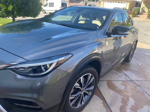 Used 2018 INFINITI QX30 Premium w/ Navigation Package image 10