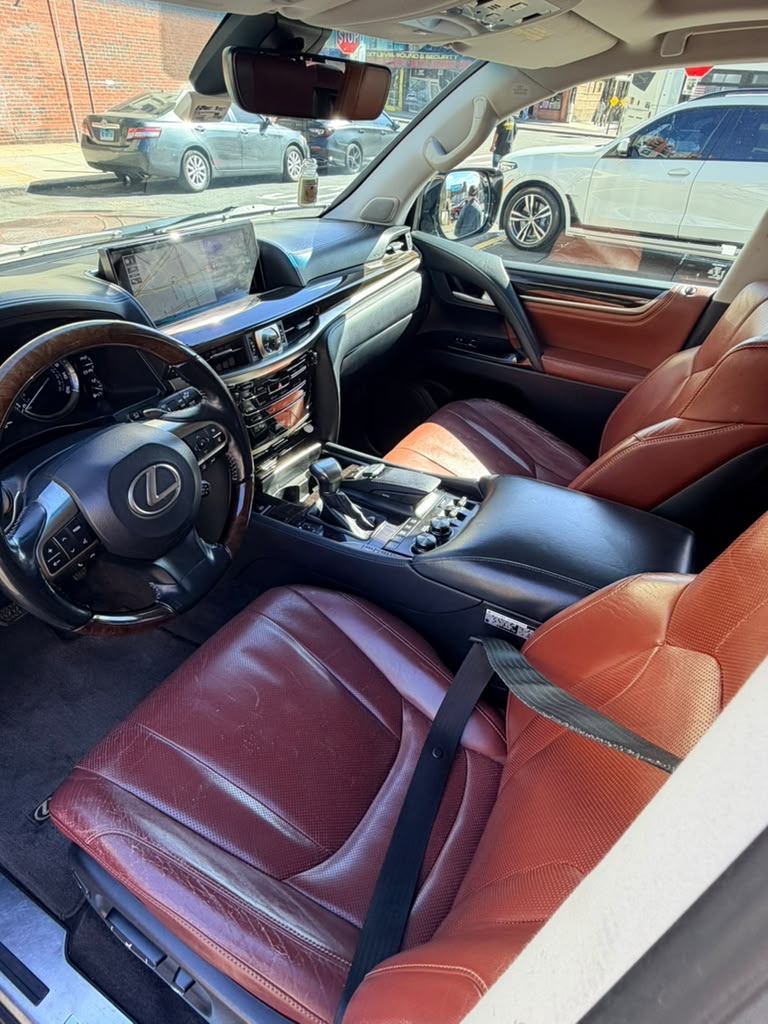 Used 2016 Lexus LX 570 4WD w/ Luxury Package image 20