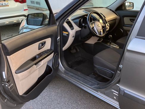 Used 2010 Kia Soul ! FWD image 15