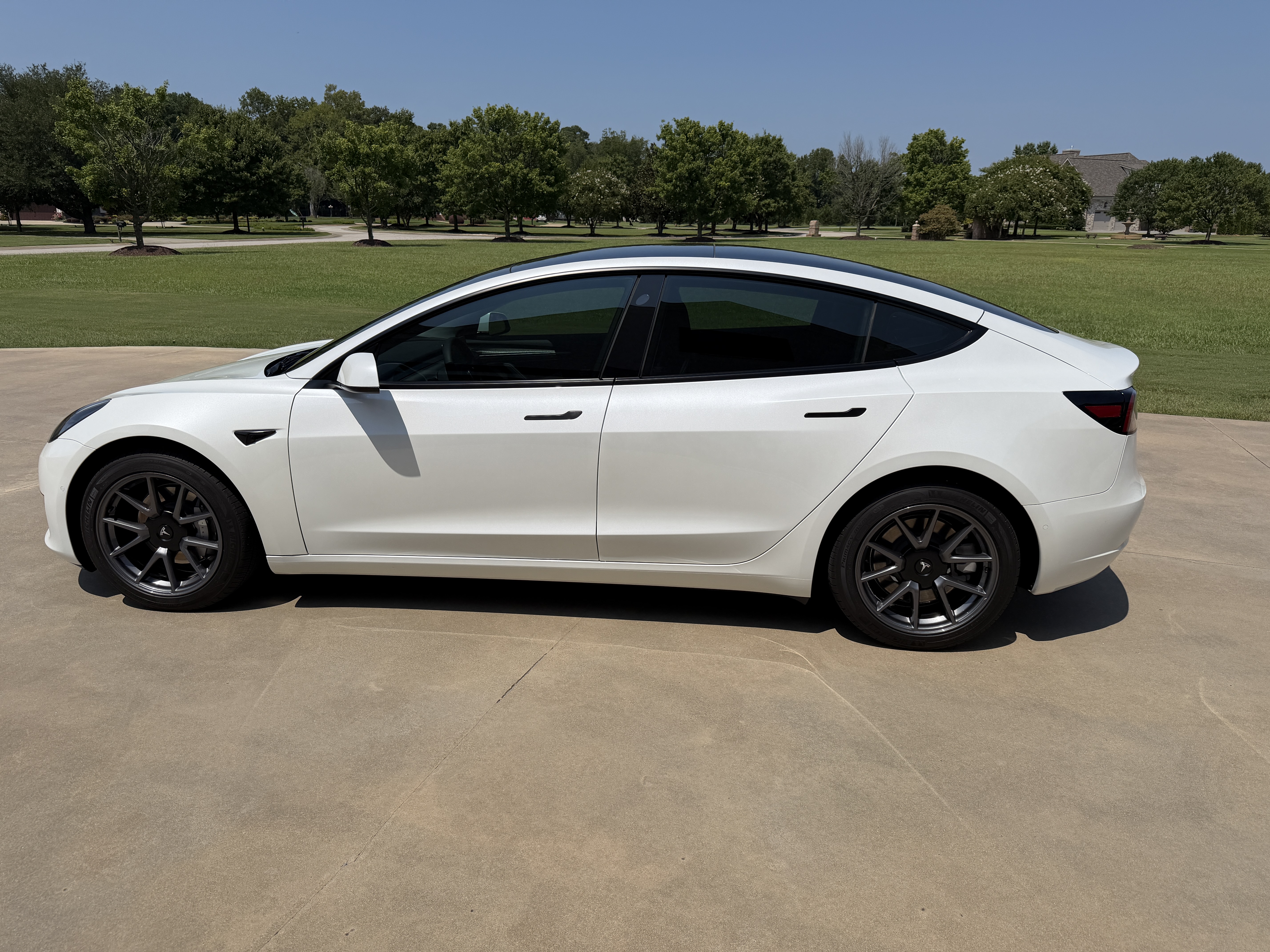 Used 2022 Tesla Model 3 Long Range AWD/4WD image 1