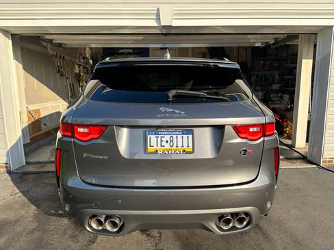 Used 2019 Jaguar F-PACE SVR image 4