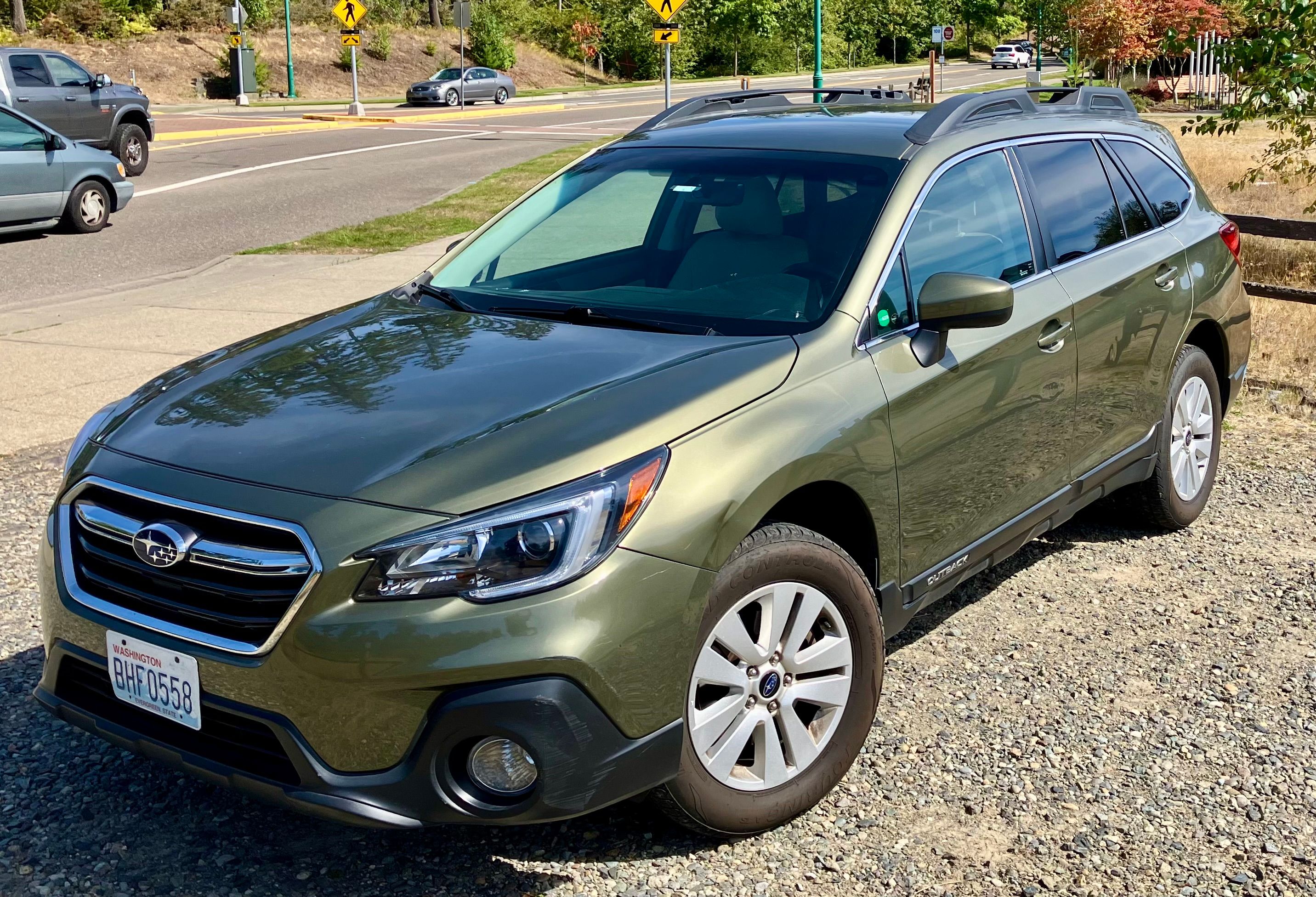 Used 2018 Subaru Outback 2.5i Premium AWD/4WD image 2